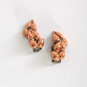 Vintage 50s RENOIR copper clip on earrings